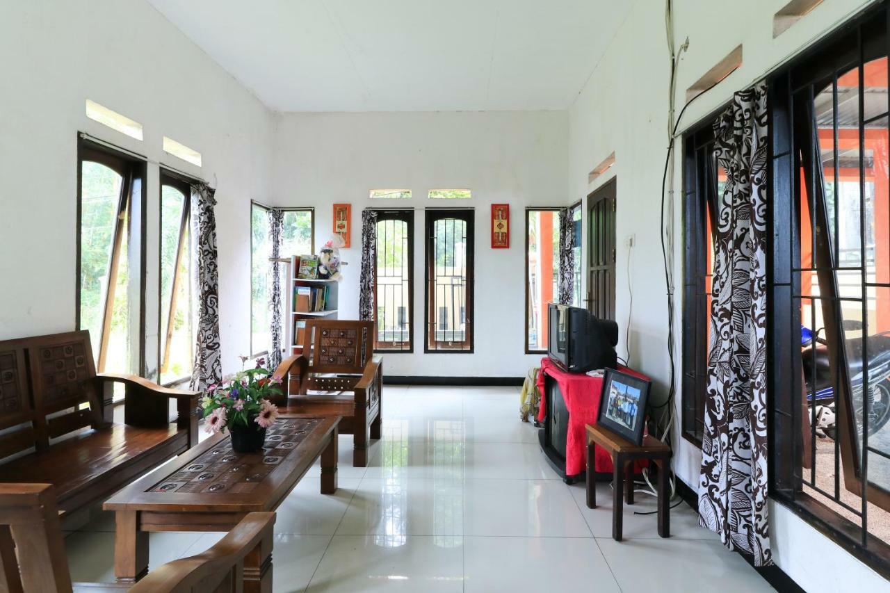 Sentosa76 Guest House Balikpapan  Exteriör bild